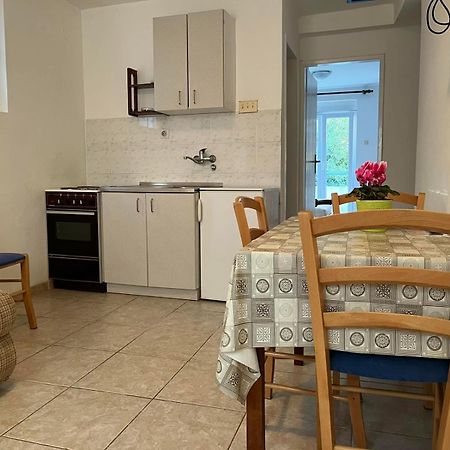 Apartments And Room Mv Petrovac Екстер'єр фото