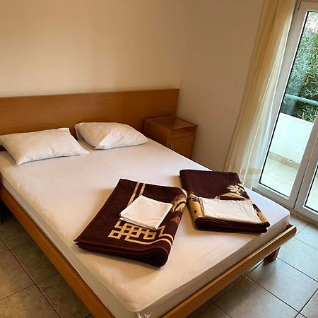 Apartments And Room Mv Petrovac Екстер'єр фото