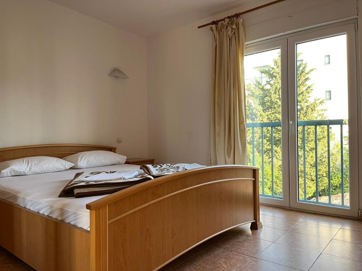 Apartments And Room Mv Petrovac Екстер'єр фото