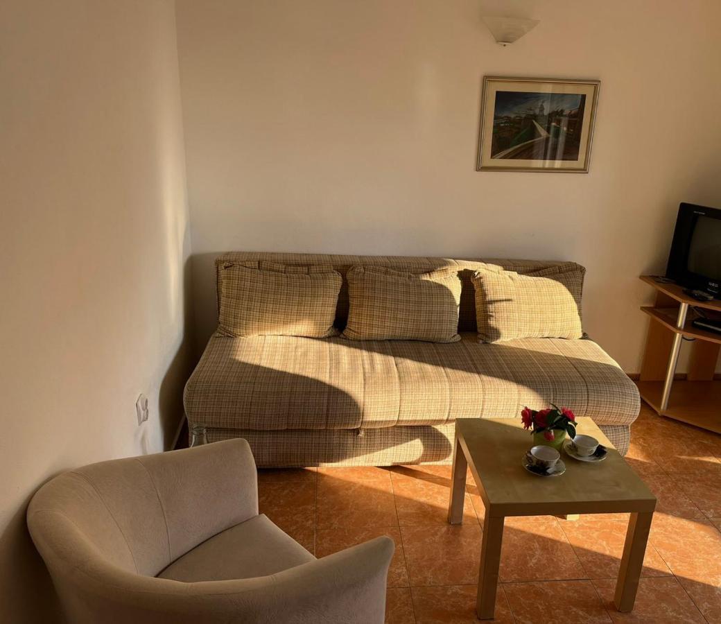 Apartments And Room Mv Petrovac Екстер'єр фото