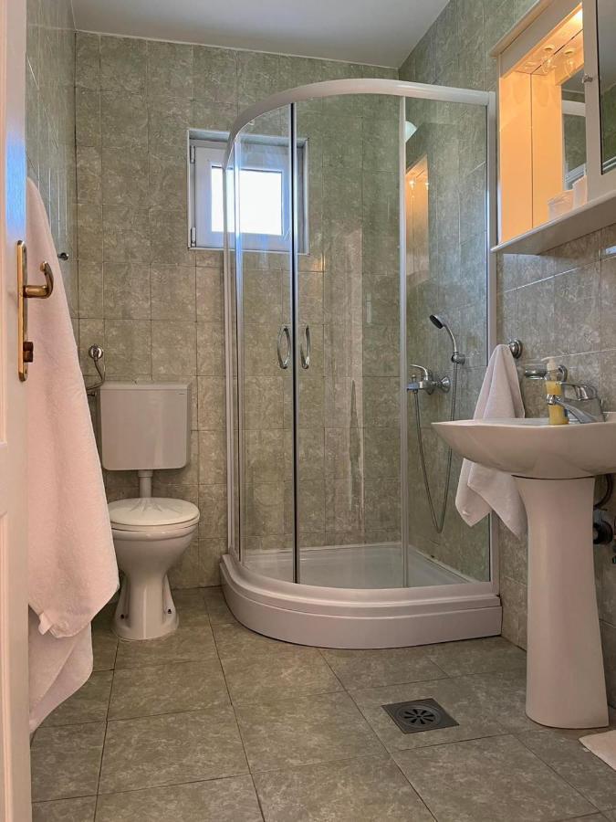 Apartments And Room Mv Petrovac Екстер'єр фото