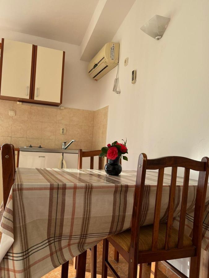 Apartments And Room Mv Petrovac Екстер'єр фото