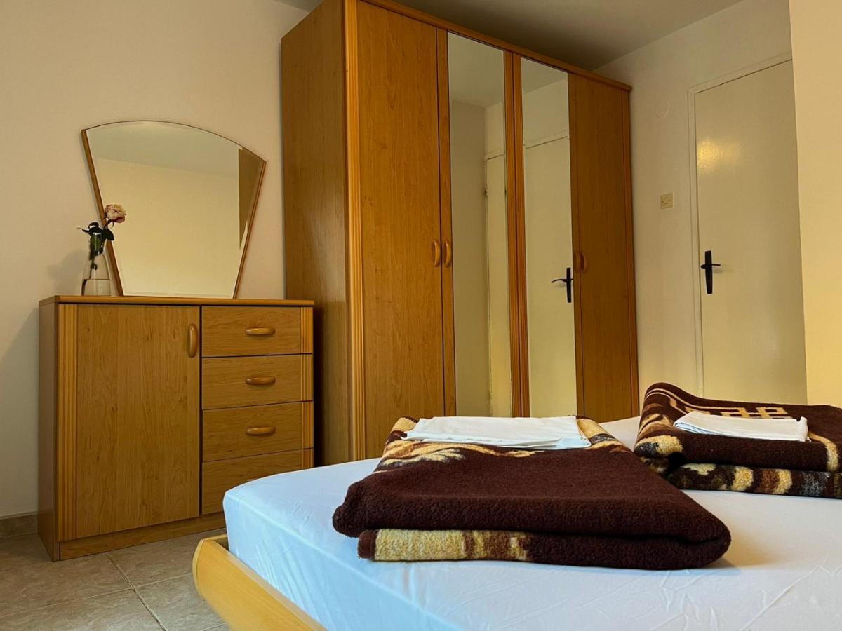 Apartments And Room Mv Petrovac Екстер'єр фото