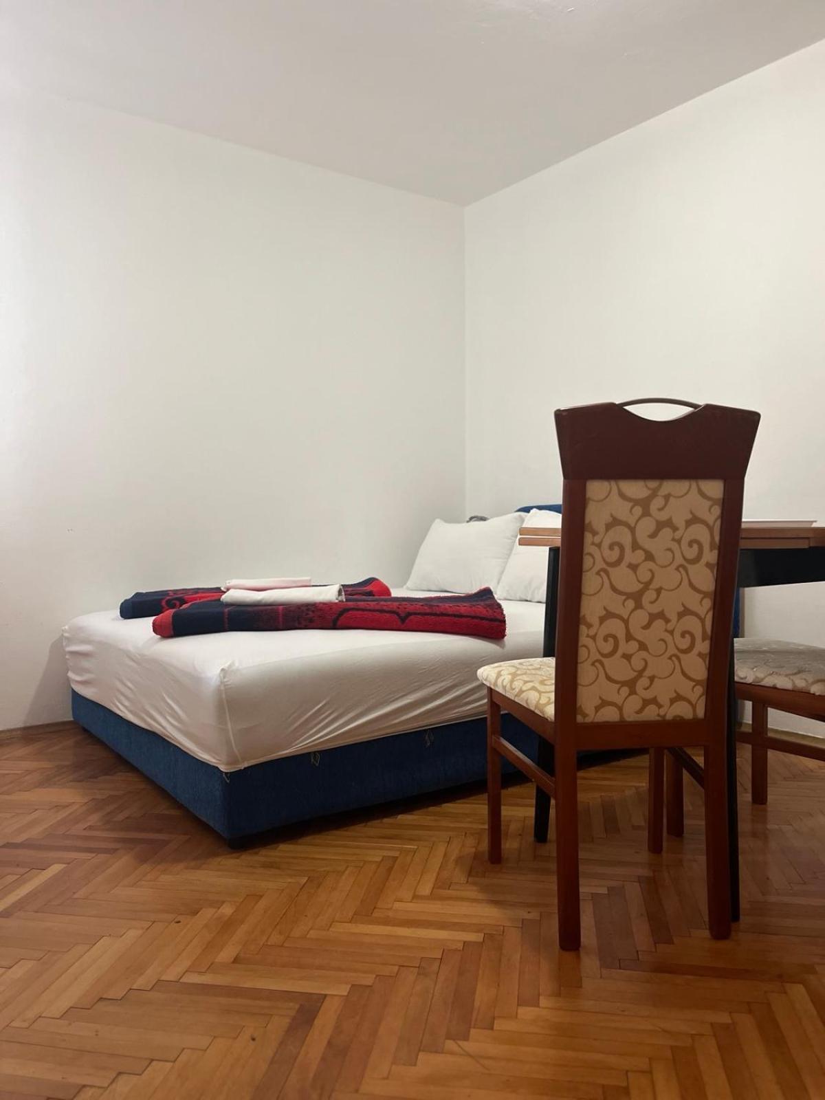 Apartments And Room Mv Petrovac Екстер'єр фото