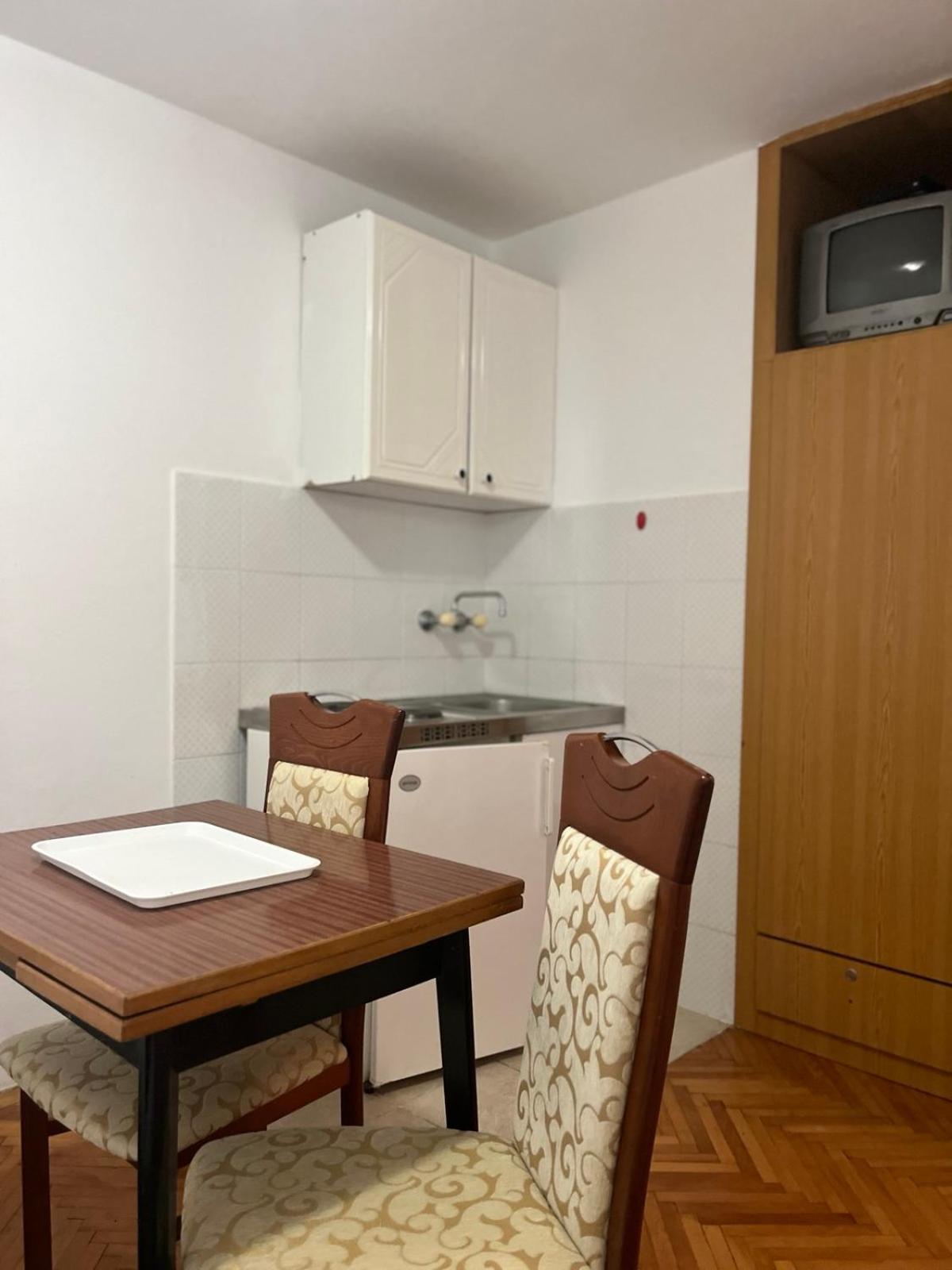 Apartments And Room Mv Petrovac Екстер'єр фото