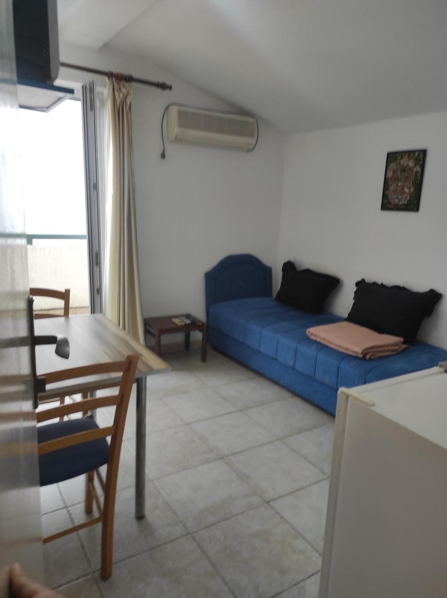 Apartments And Room Mv Petrovac Екстер'єр фото