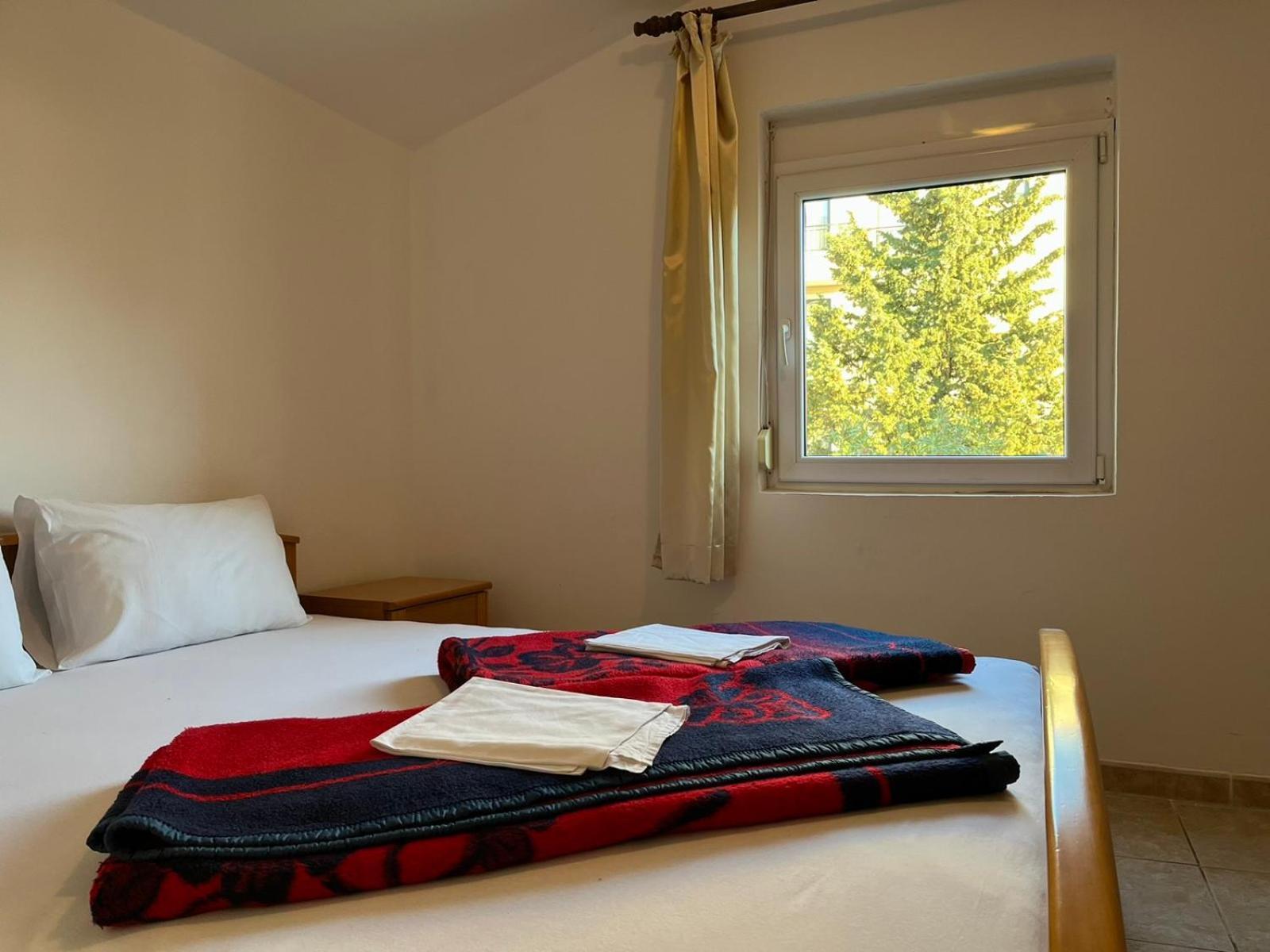 Apartments And Room Mv Petrovac Екстер'єр фото