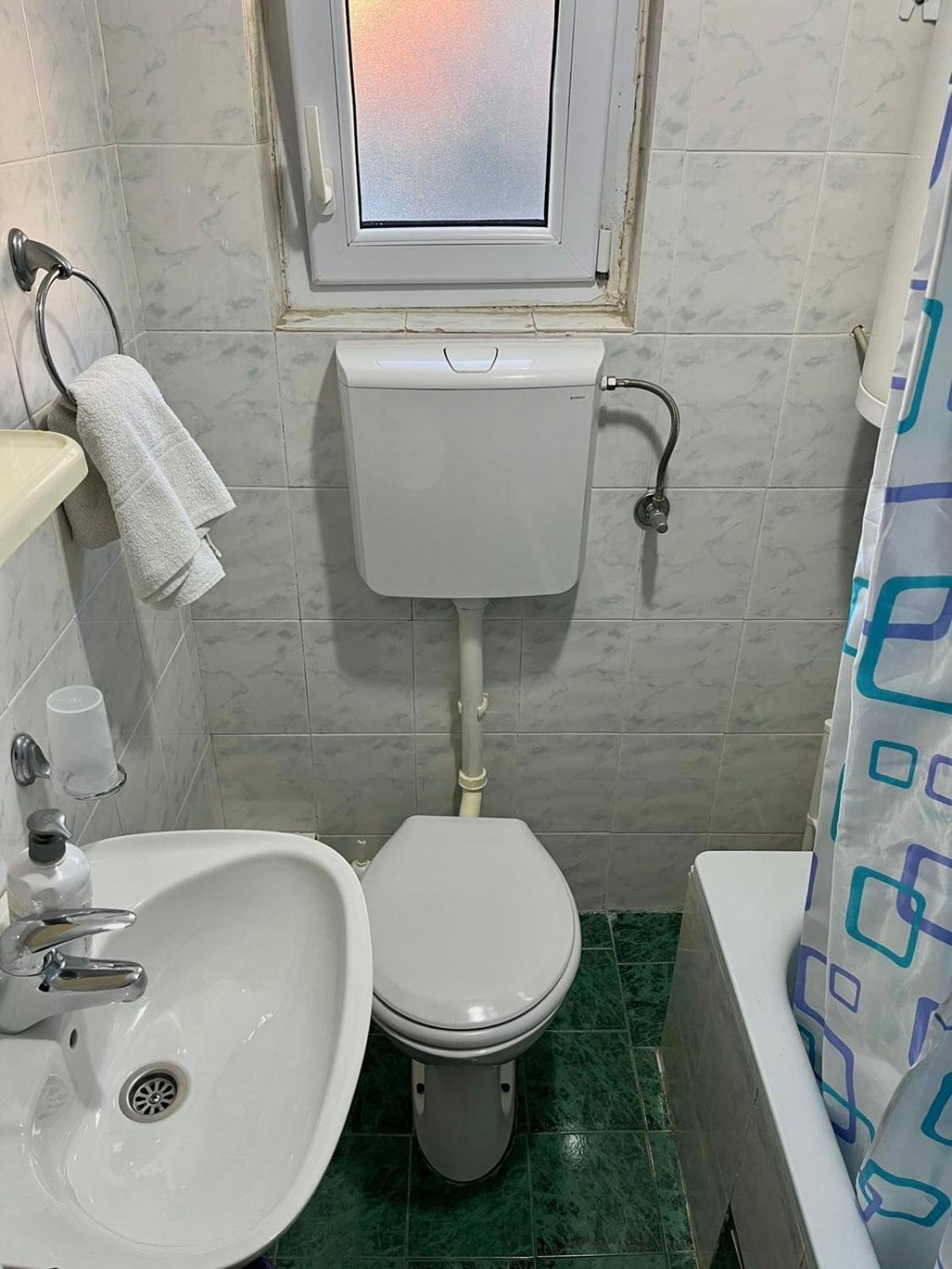 Apartments And Room Mv Petrovac Екстер'єр фото