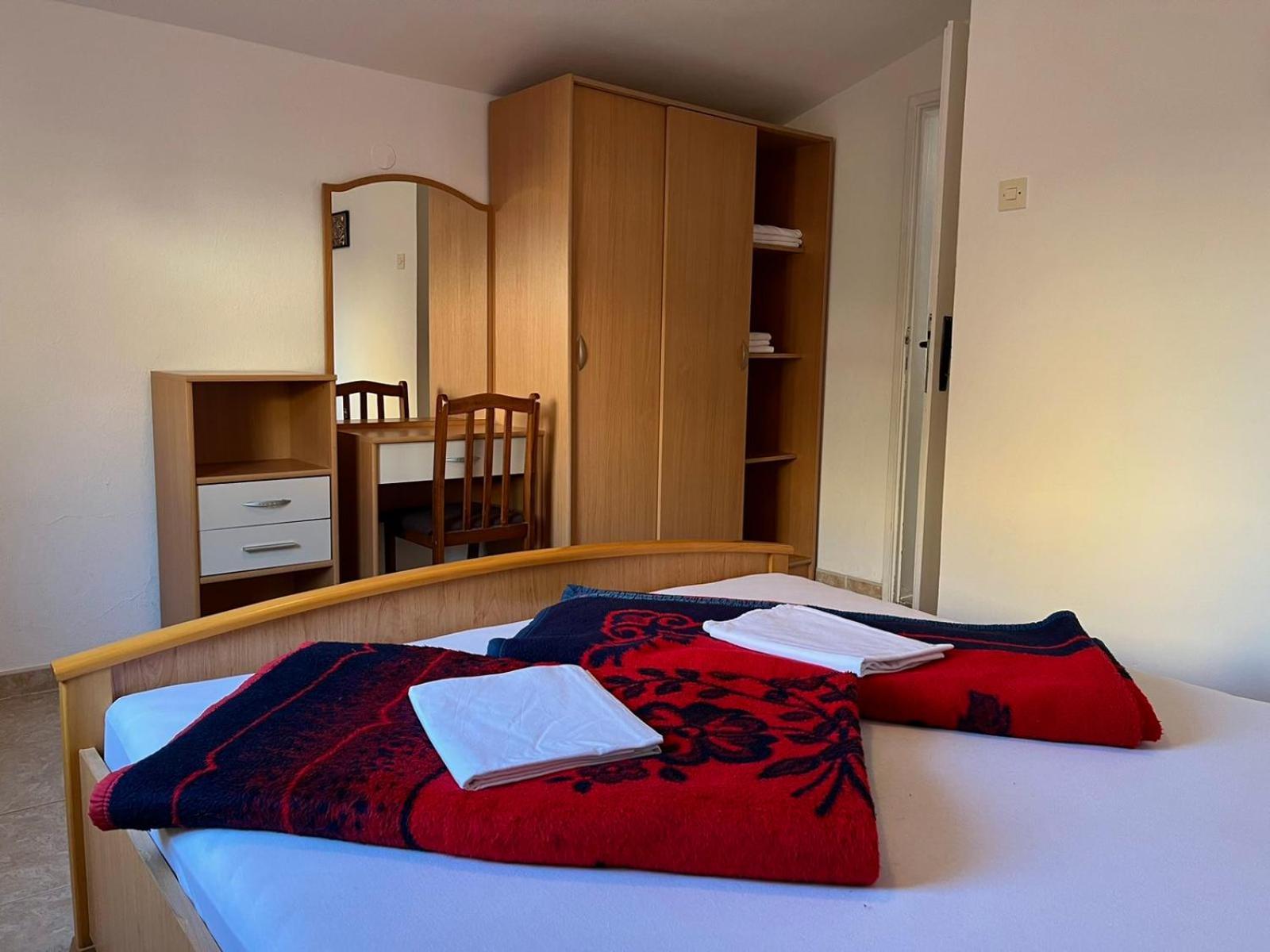 Apartments And Room Mv Petrovac Екстер'єр фото