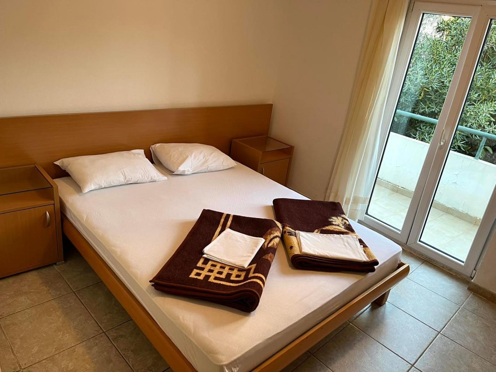 Apartments And Room Mv Petrovac Екстер'єр фото