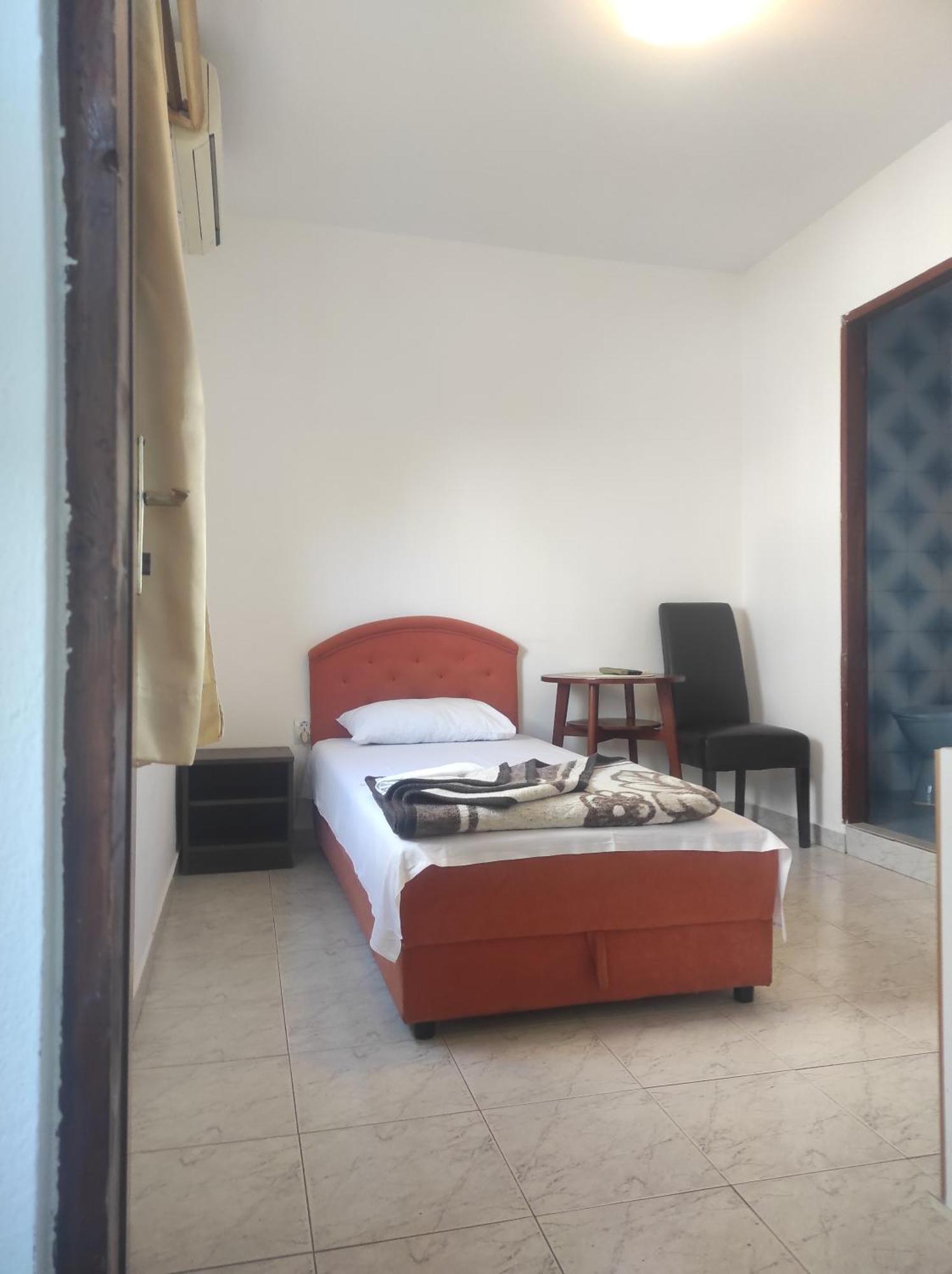 Apartments And Room Mv Petrovac Екстер'єр фото