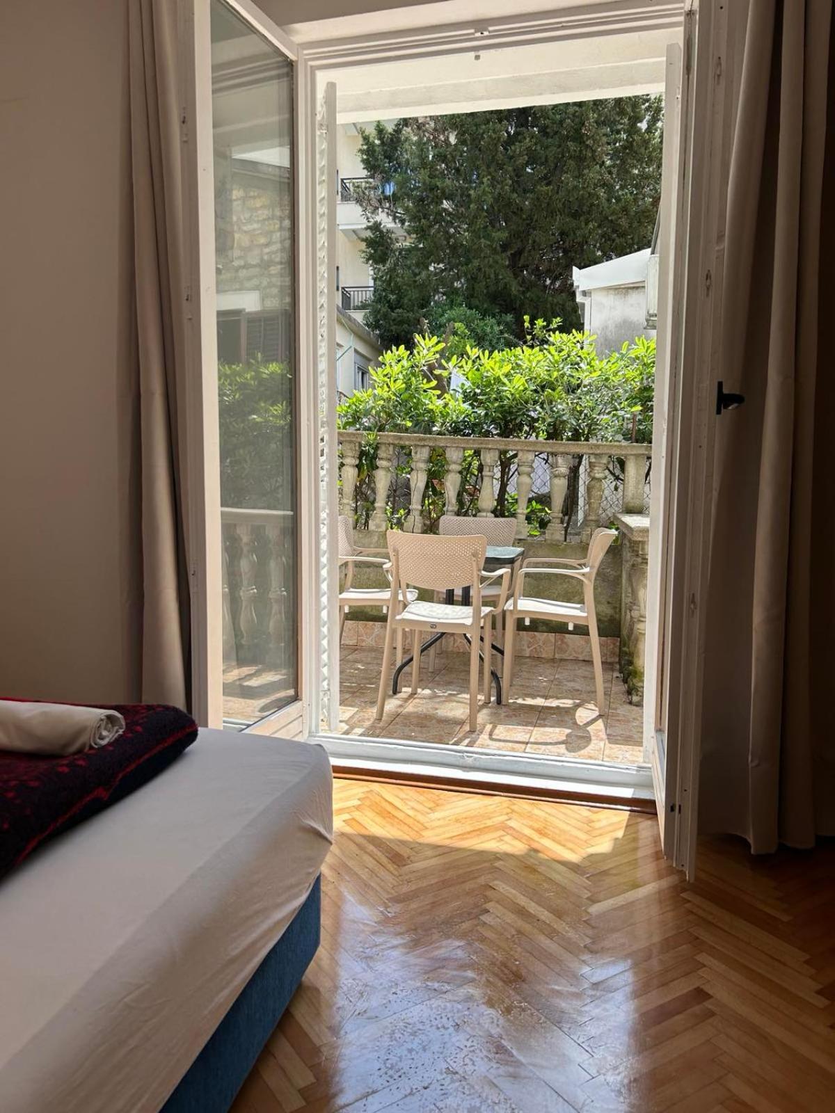 Apartments And Room Mv Petrovac Екстер'єр фото