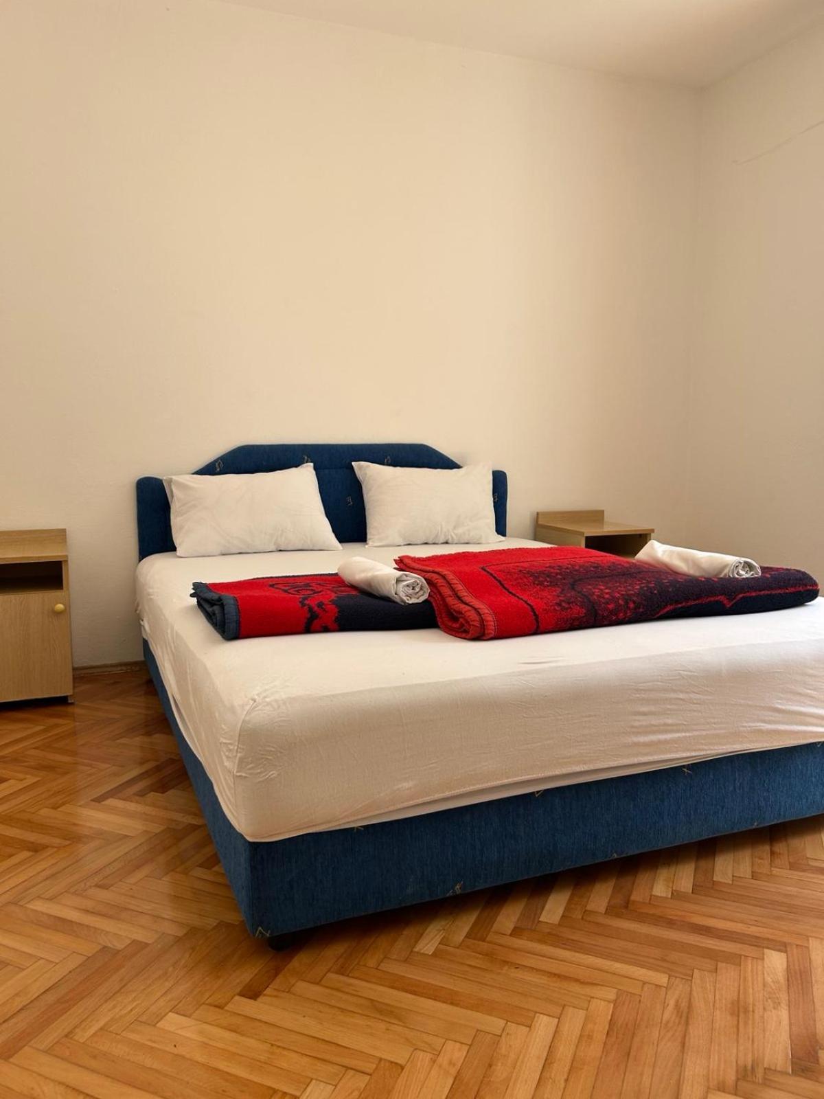 Apartments And Room Mv Petrovac Екстер'єр фото